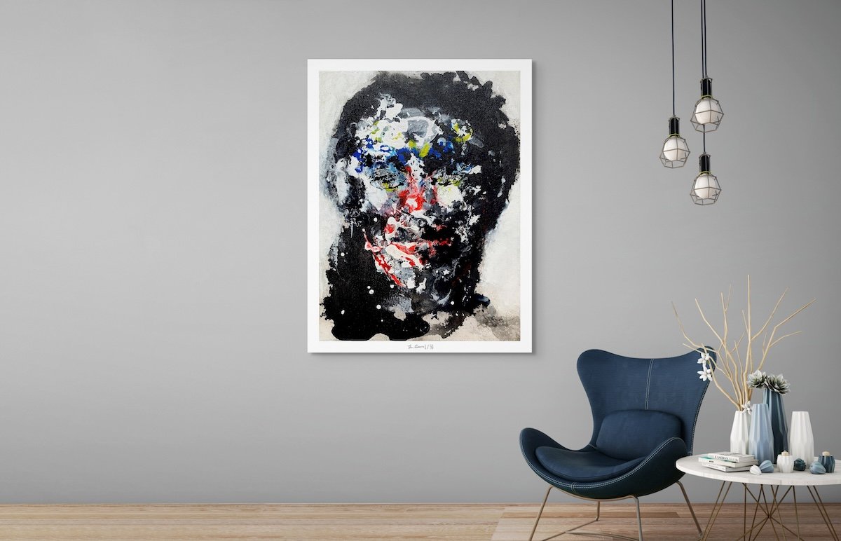 Mysterious di Ilaria Berenice – ritratto espressionista astratto in rosso, nero, blu e bianco, stampa fine art di lusso