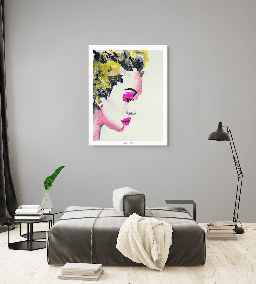 Ritratto astratto Rita Pop di Ilaria Berenice: vivace stampa Fine Art con contrasti di rosa neon, giallo e nero, edizione limitata a 50 copie.